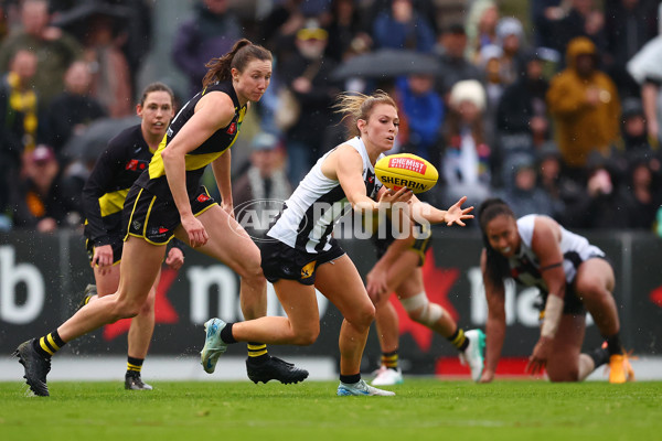 AFLW 2024 Round 06 - Richmond v Collingwood - A-55114759