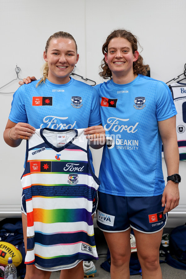 AFLW 2024 Round 06 - Sydney v Geelong - A-55128235
