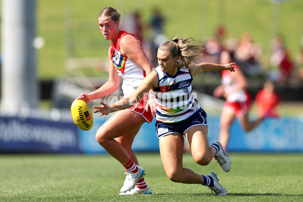 AFLW 2024 Round 06 - Sydney v Geelong - A-55134124