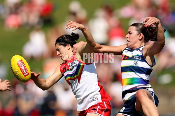 AFLW 2024 Round 06 - Sydney v Geelong - A-55135112