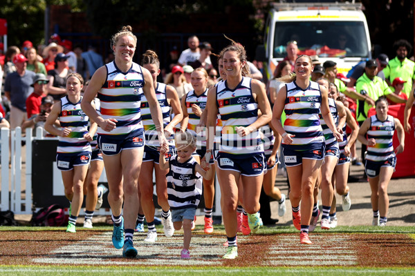 AFLW 2024 Round 06 - Sydney v Geelong - A-55135115