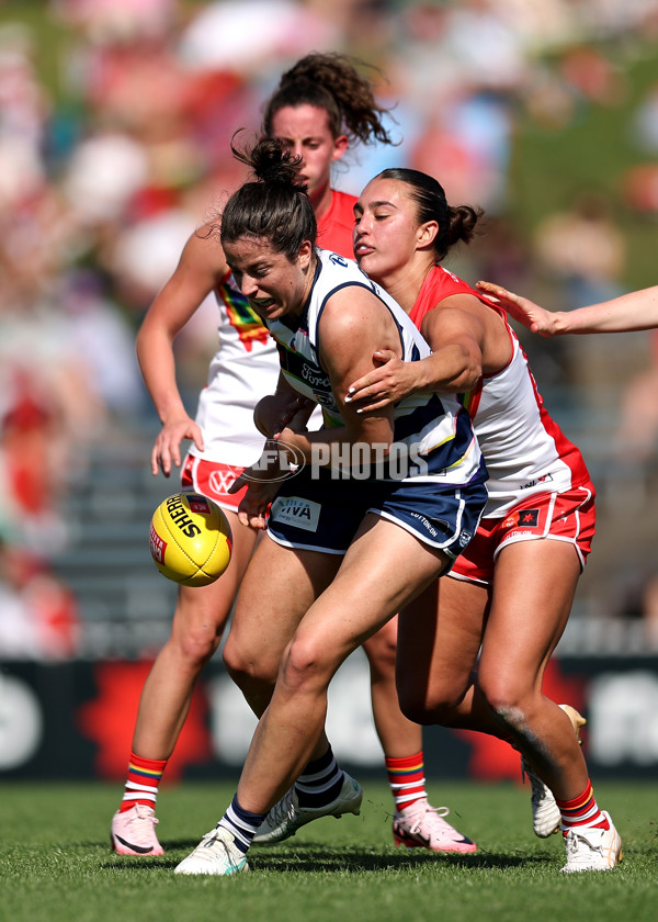 AFLW 2024 Round 06 - Sydney v Geelong - A-55135134