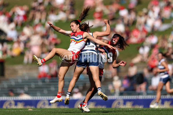 AFLW 2024 Round 06 - Sydney v Geelong - A-55135165