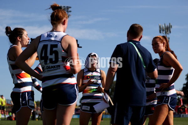 AFLW 2024 Round 06 - Sydney v Geelong - A-55137072