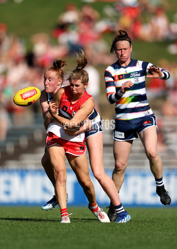 AFLW 2024 Round 06 - Sydney v Geelong - A-55137852