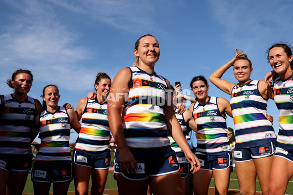 AFLW 2024 Round 06 - Sydney v Geelong - A-55140909