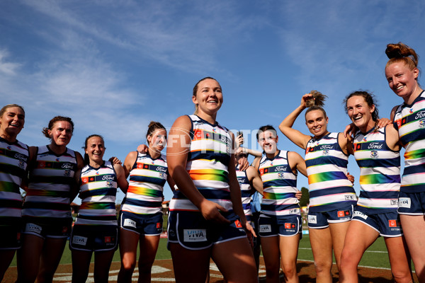 AFLW 2024 Round 06 - Sydney v Geelong - A-55140910