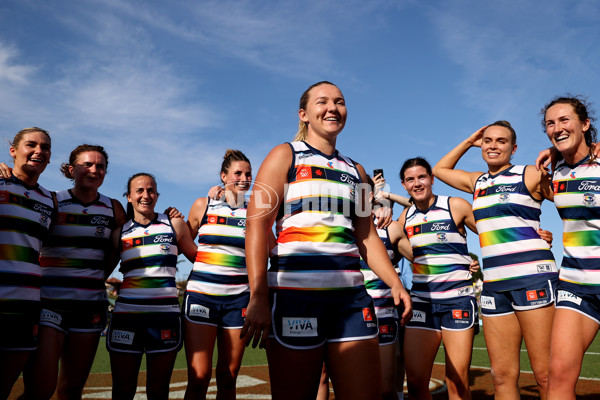 AFLW 2024 Round 06 - Sydney v Geelong - A-55143484