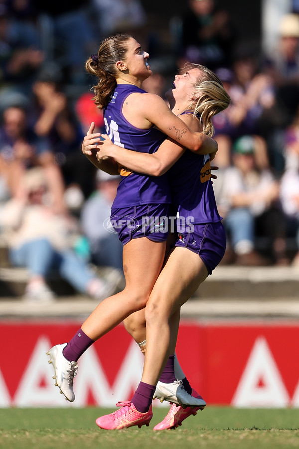 AFLW 2024 Round 06 - Fremantle v Hawthorn - A-55144981