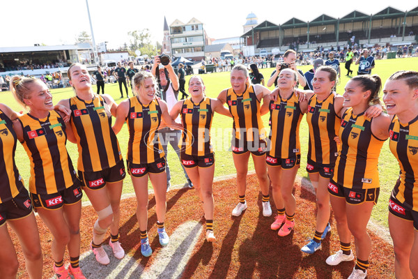 AFLW 2024 Round 06 - Fremantle v Hawthorn - A-55146063