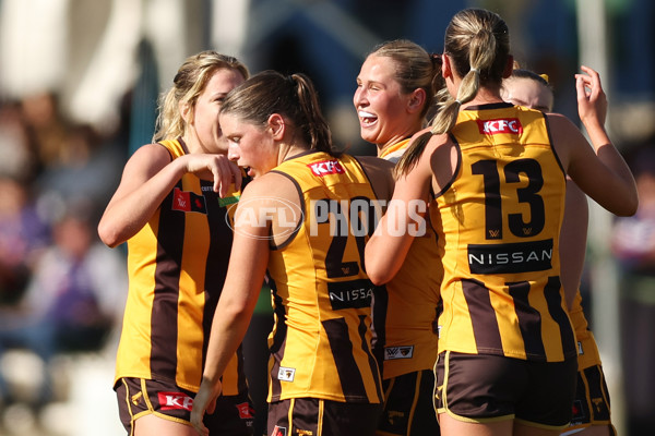 AFLW 2024 Round 06 - Fremantle v Hawthorn - A-55147629