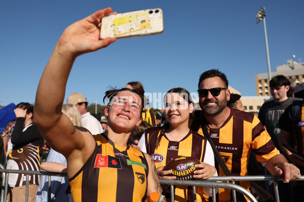 AFLW 2024 Round 06 - Fremantle v Hawthorn - A-55147640