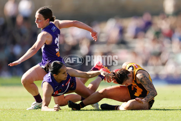 AFLW 2024 Round 06 - Fremantle v Hawthorn - A-55147661