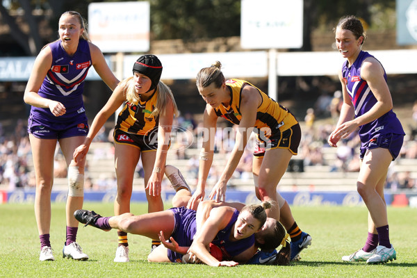 AFLW 2024 Round 06 - Fremantle v Hawthorn - A-55148928