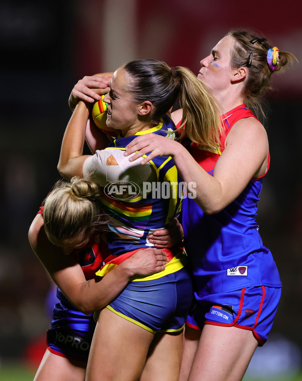 AFLW 2024 Round 07 - Adelaide v Melbourne - A-55218353