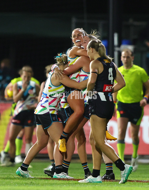 AFLW 2024 Round 07 - Port Adelaide v Collingwood - A-55221694