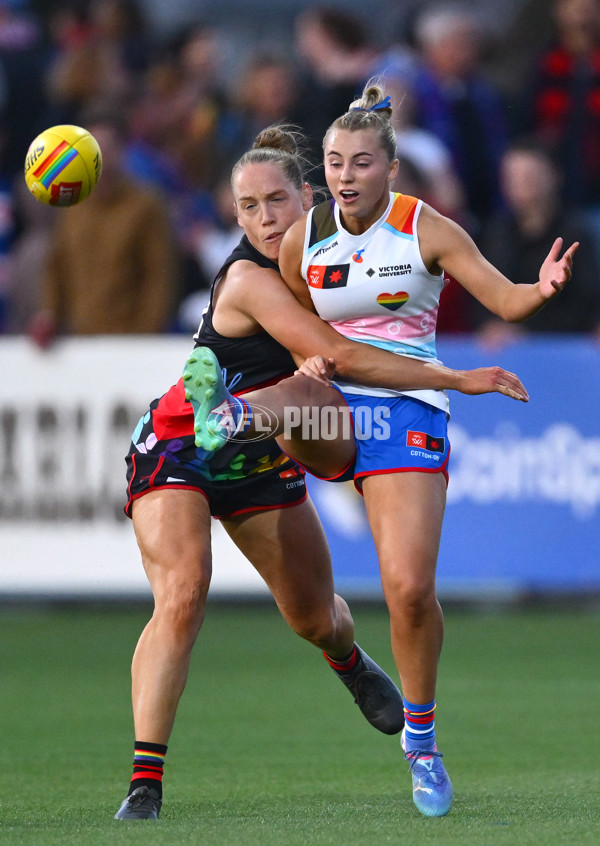 AFLW 2024 Round 07 - Western Bulldogs v Essendon - A-55226848