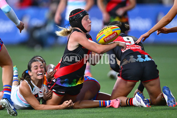 AFLW 2024 Round 07 - Western Bulldogs v Essendon - A-55226869