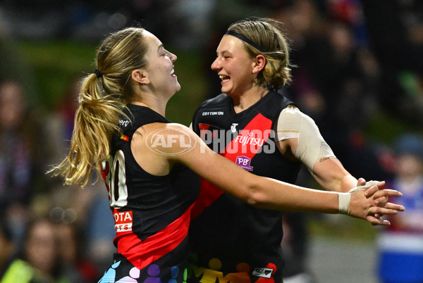 AFLW 2024 Round 07 - Western Bulldogs v Essendon - A-55226899