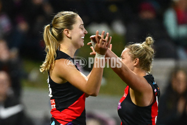 AFLW 2024 Round 07 - Western Bulldogs v Essendon - A-55227857