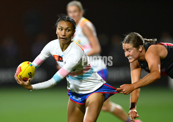 AFLW 2024 Round 07 - Western Bulldogs v Essendon - A-55227866