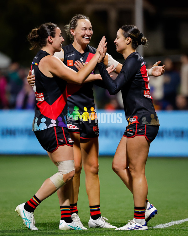 AFLW 2024 Round 07 - Western Bulldogs v Essendon - A-55227876