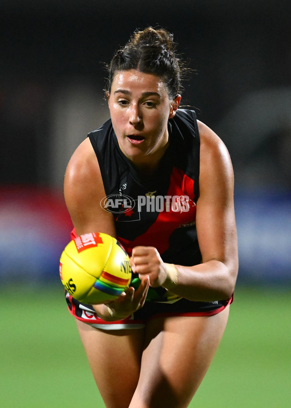 AFLW 2024 Round 07 - Western Bulldogs v Essendon - A-55227902