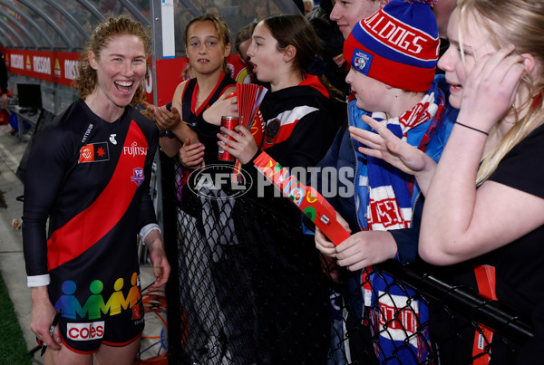 AFLW 2024 Round 07 - Western Bulldogs v Essendon - A-55227910