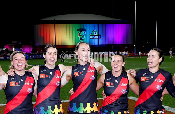 AFLW 2024 Round 07 - Western Bulldogs v Essendon - A-55229272