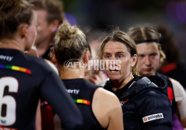 AFLW 2024 Round 07 - Western Bulldogs v Essendon - A-55230563