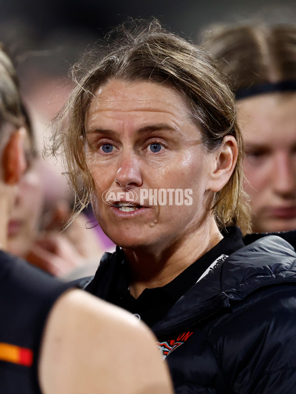 AFLW 2024 Round 07 - Western Bulldogs v Essendon - A-55230565