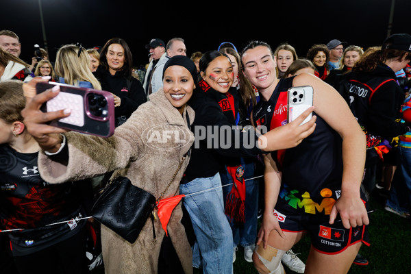 AFLW 2024 Round 07 - Western Bulldogs v Essendon - A-55230577