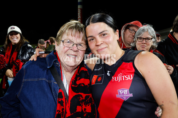 AFLW 2024 Round 07 - Western Bulldogs v Essendon - A-55230579