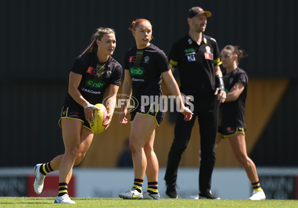 AFLW 2024 Round 07 - Richmond v Geelong - A-55239533