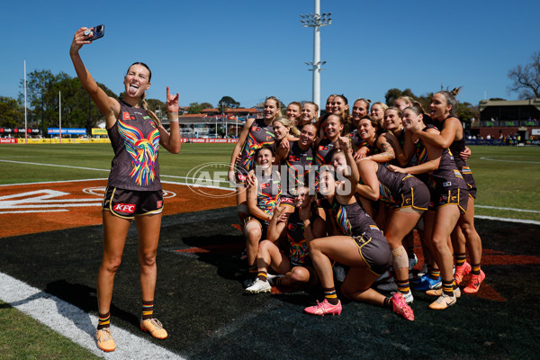 AFLW 2024 Round 07 - Hawthorn v West Coast - A-55239618