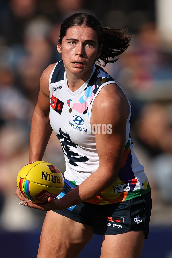 AFLW 2024 Round 07 - Fremantle v Carlton - A-55255708