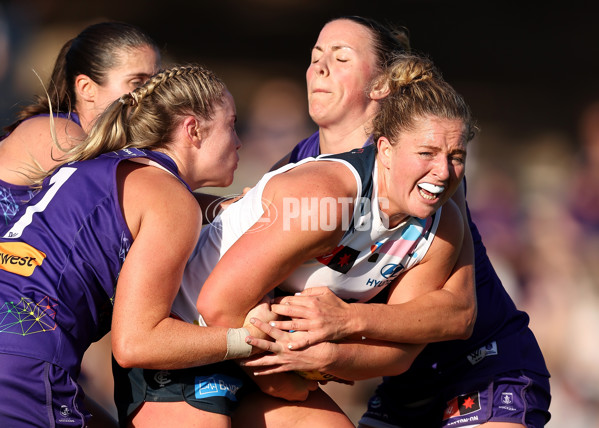 AFLW 2024 Round 07 - Fremantle v Carlton - A-55255770