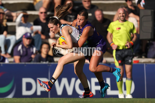 AFLW 2024 Round 07 - Fremantle v Carlton - A-55255778