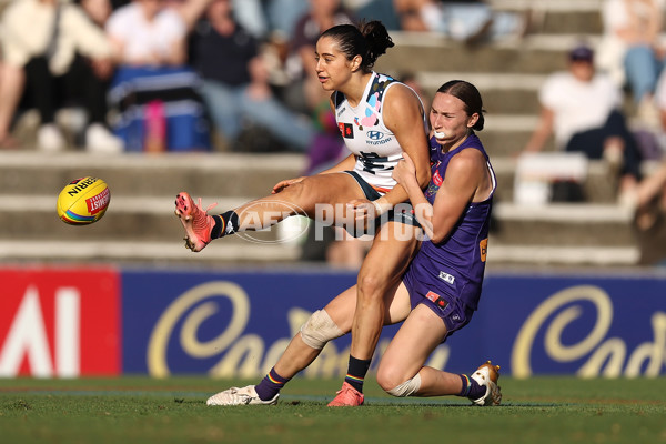 AFLW 2024 Round 07 - Fremantle v Carlton - A-55256755