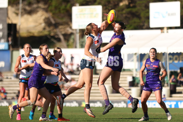 AFLW 2024 Round 07 - Fremantle v Carlton - A-55256778