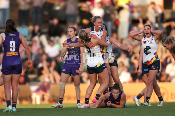 AFLW 2024 Round 07 - Fremantle v Carlton - A-55256784