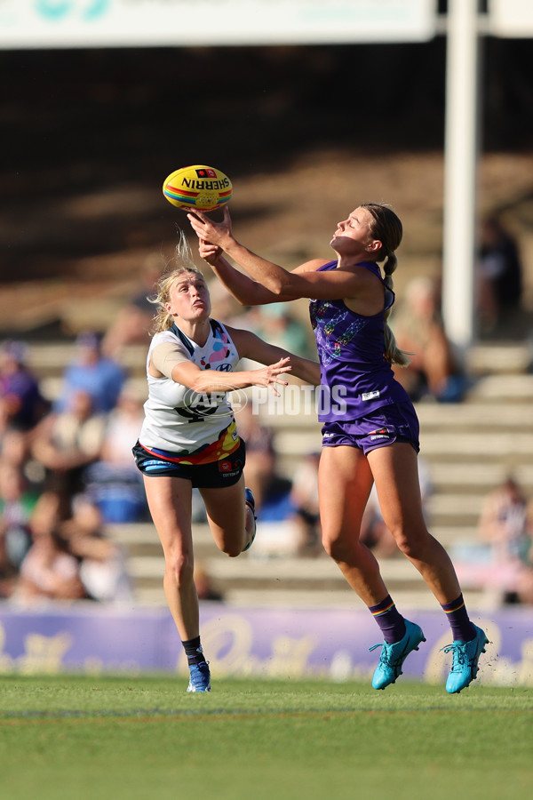 AFLW 2024 Round 07 - Fremantle v Carlton - A-55256794