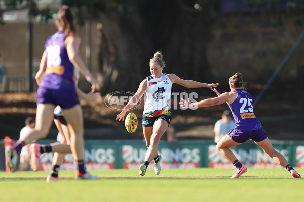 AFLW 2024 Round 07 - Fremantle v Carlton - A-55258634