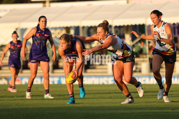 AFLW 2024 Round 07 - Fremantle v Carlton - A-55258643