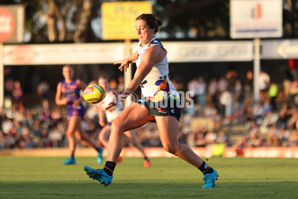 AFLW 2024 Round 07 - Fremantle v Carlton - A-55258644