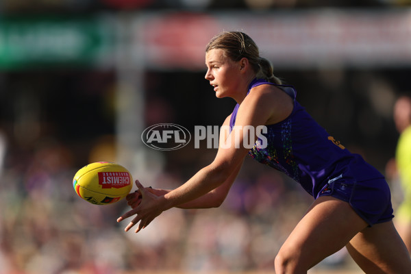 AFLW 2024 Round 07 - Fremantle v Carlton - A-55258652