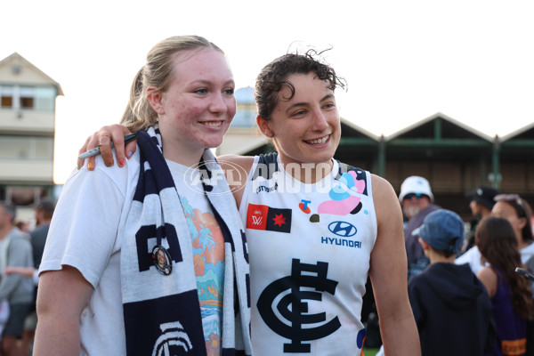 AFLW 2024 Round 07 - Fremantle v Carlton - A-55259628