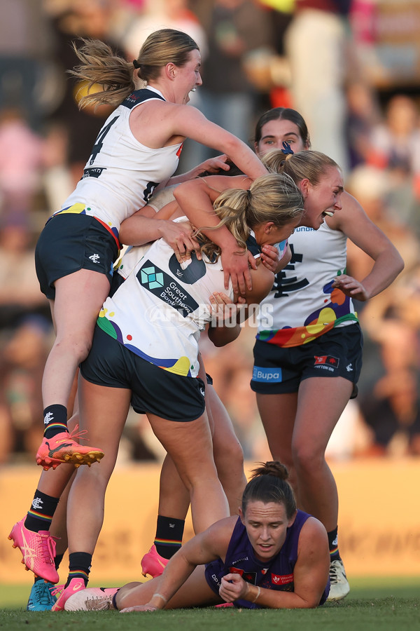 AFLW 2024 Round 07 - Fremantle v Carlton - A-55259714