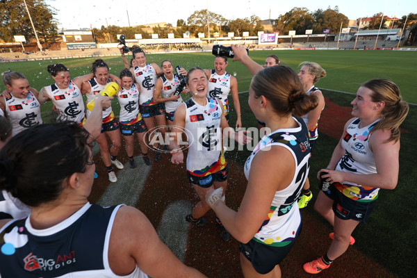 AFLW 2024 Round 07 - Fremantle v Carlton - A-55262083