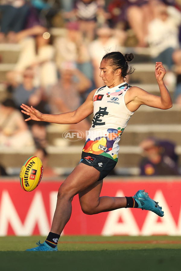 AFLW 2024 Round 07 - Fremantle v Carlton - A-55262089